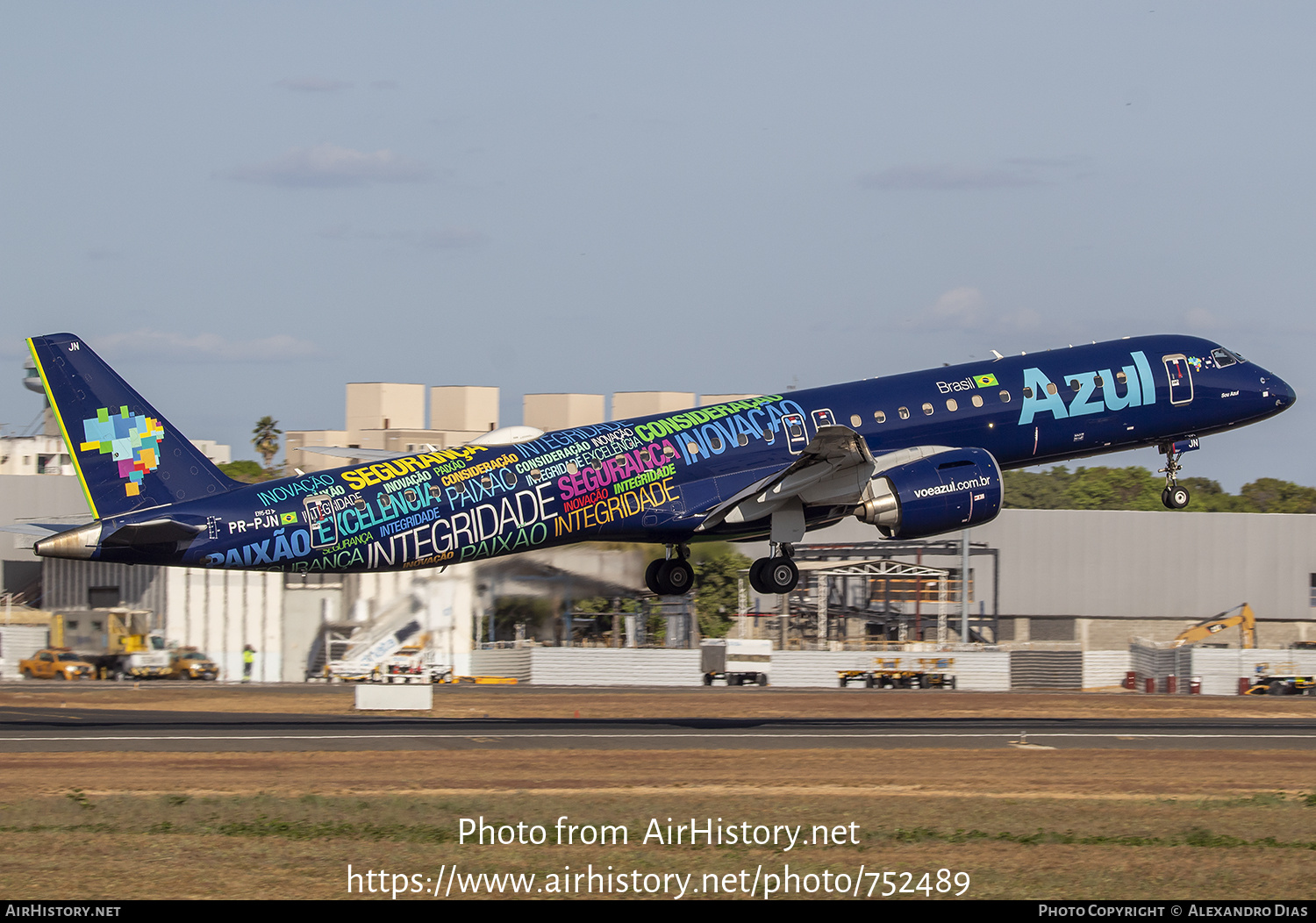 Aircraft Photo of PR-PJN | Embraer 195-E2 (ERJ-190-400 STD) | Azul Linhas Aéreas Brasileiras | AirHistory.net #752489