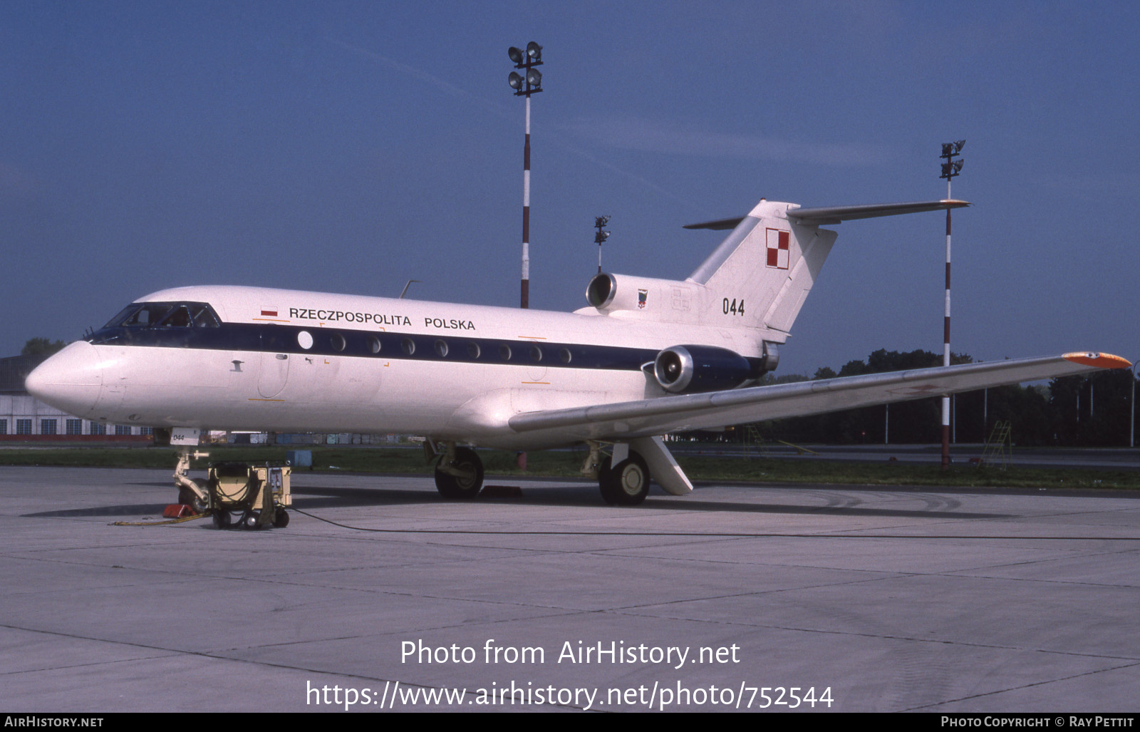 Aircraft Photo of 044 | Yakovlev Yak-40 | Republic of Poland - Rzeczpospolita Polska | AirHistory.net #752544