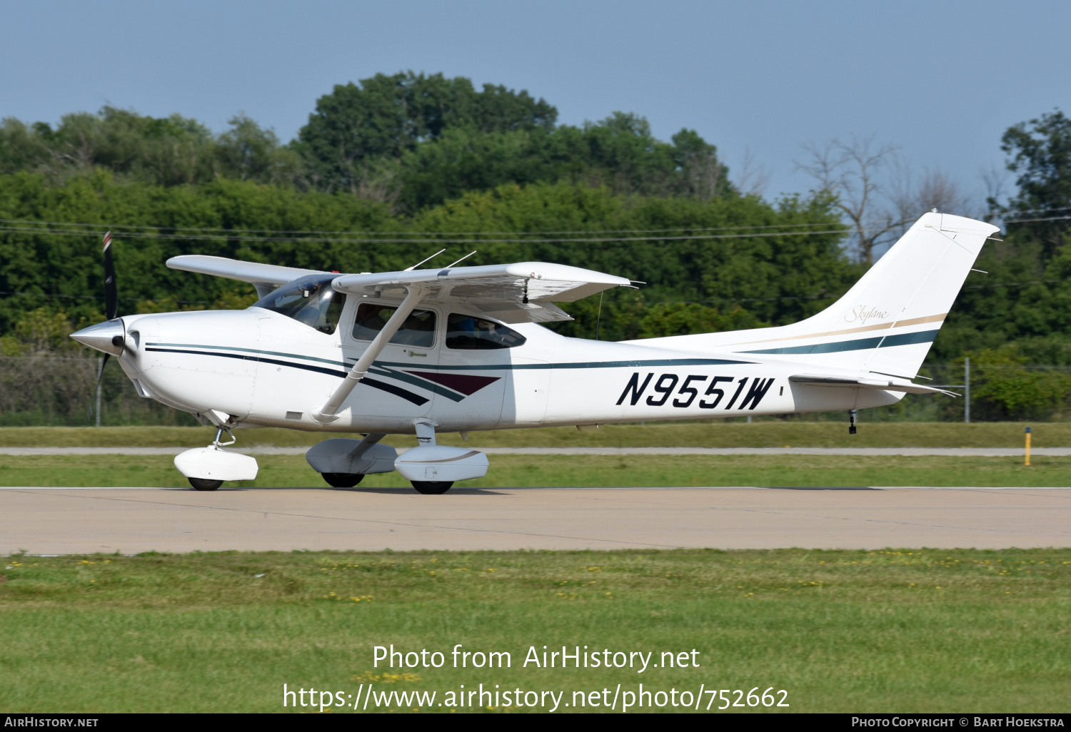 Aircraft Photo of N9551W | Cessna 182S Skylane | AirHistory.net #752662