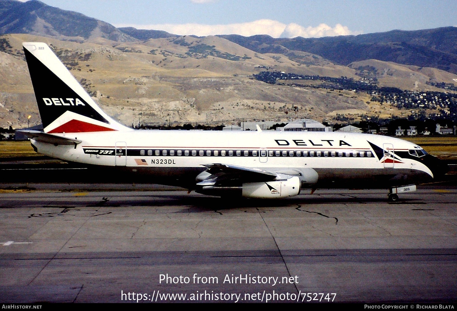 Aircraft Photo of N323DL | Boeing 737-232/Adv | Delta Air Lines | AirHistory.net #752747