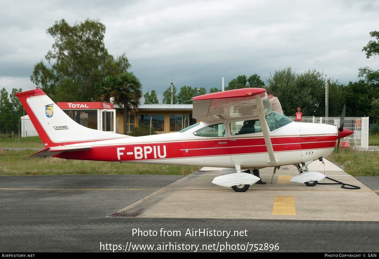 Aircraft Photo of F-BPIU | Cessna 182L Skylane | AirHistory.net #752896