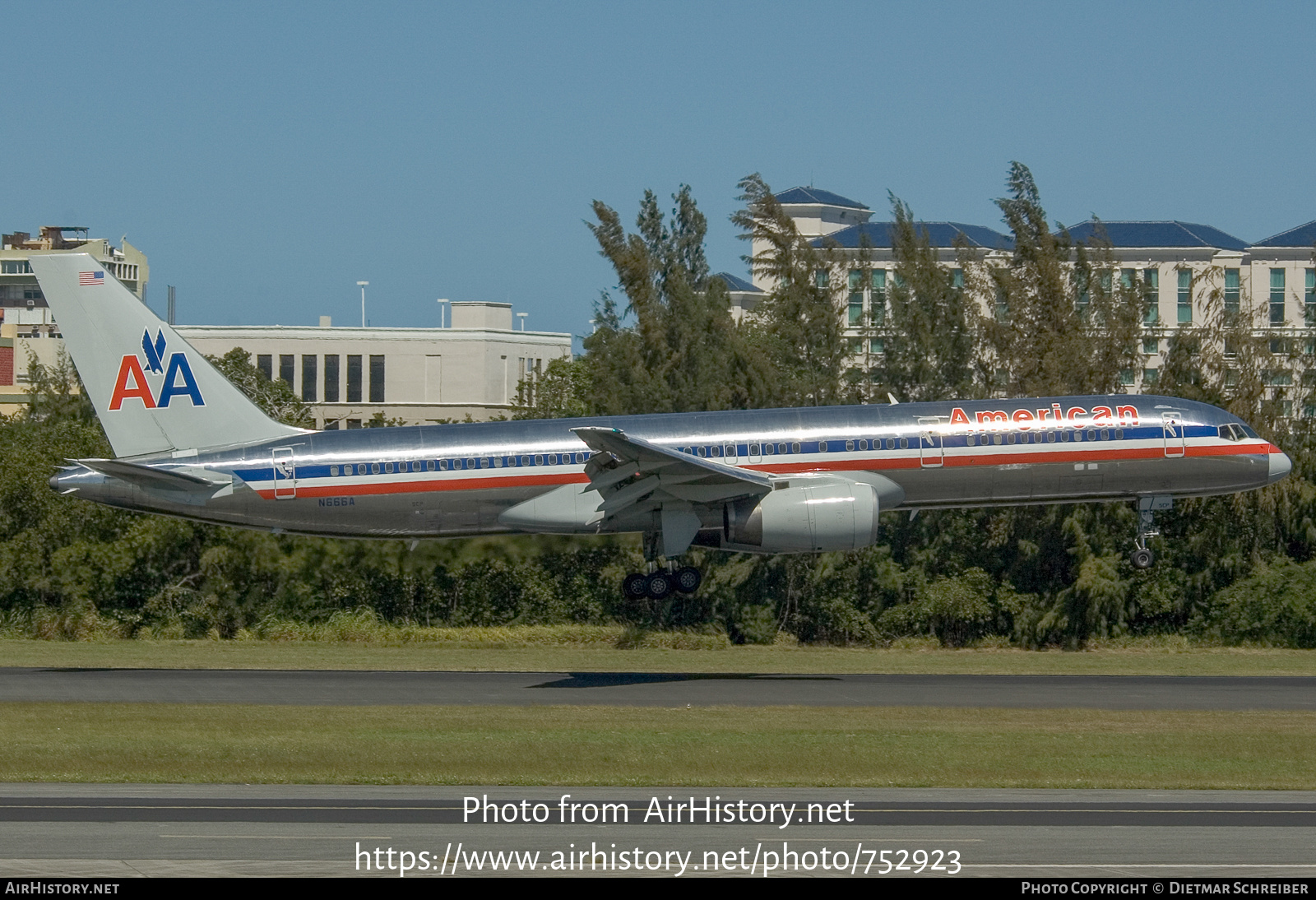 Aircraft Photo of N666A | Boeing 757-223 | American Airlines | AirHistory.net #752923