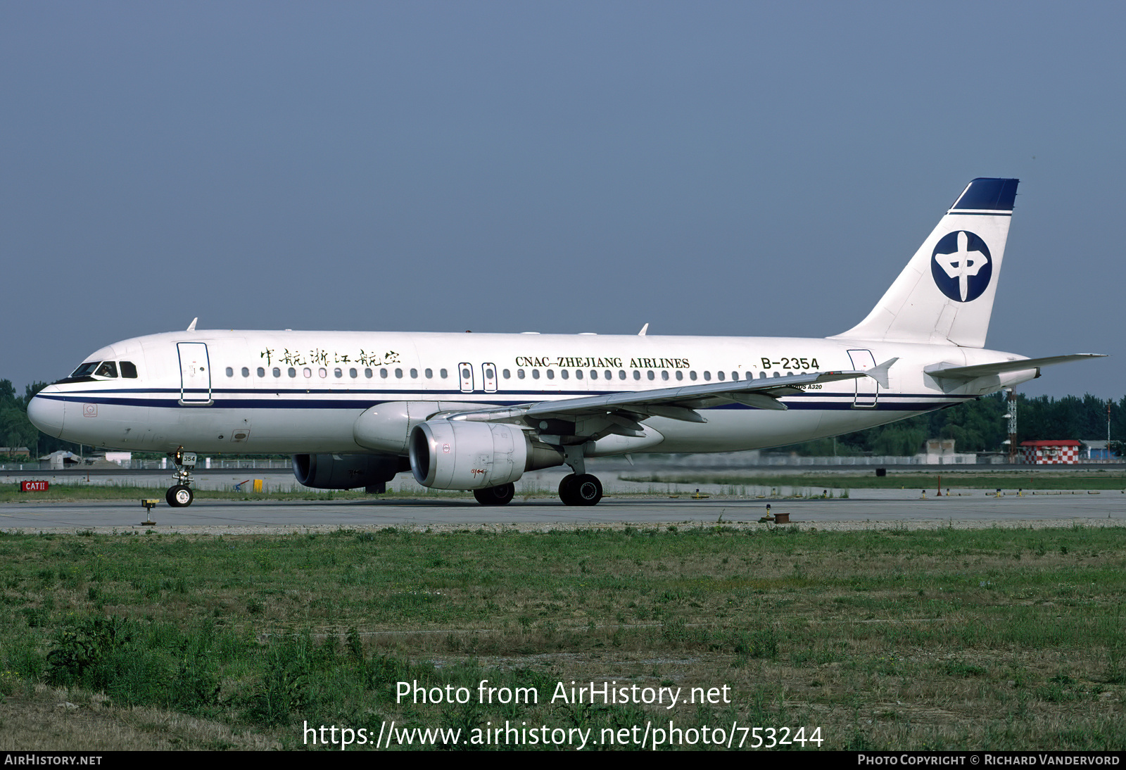 Aircraft Photo of B-2354 | Airbus A320-214 | CNAC - Zhejiang Airlines | AirHistory.net #753244