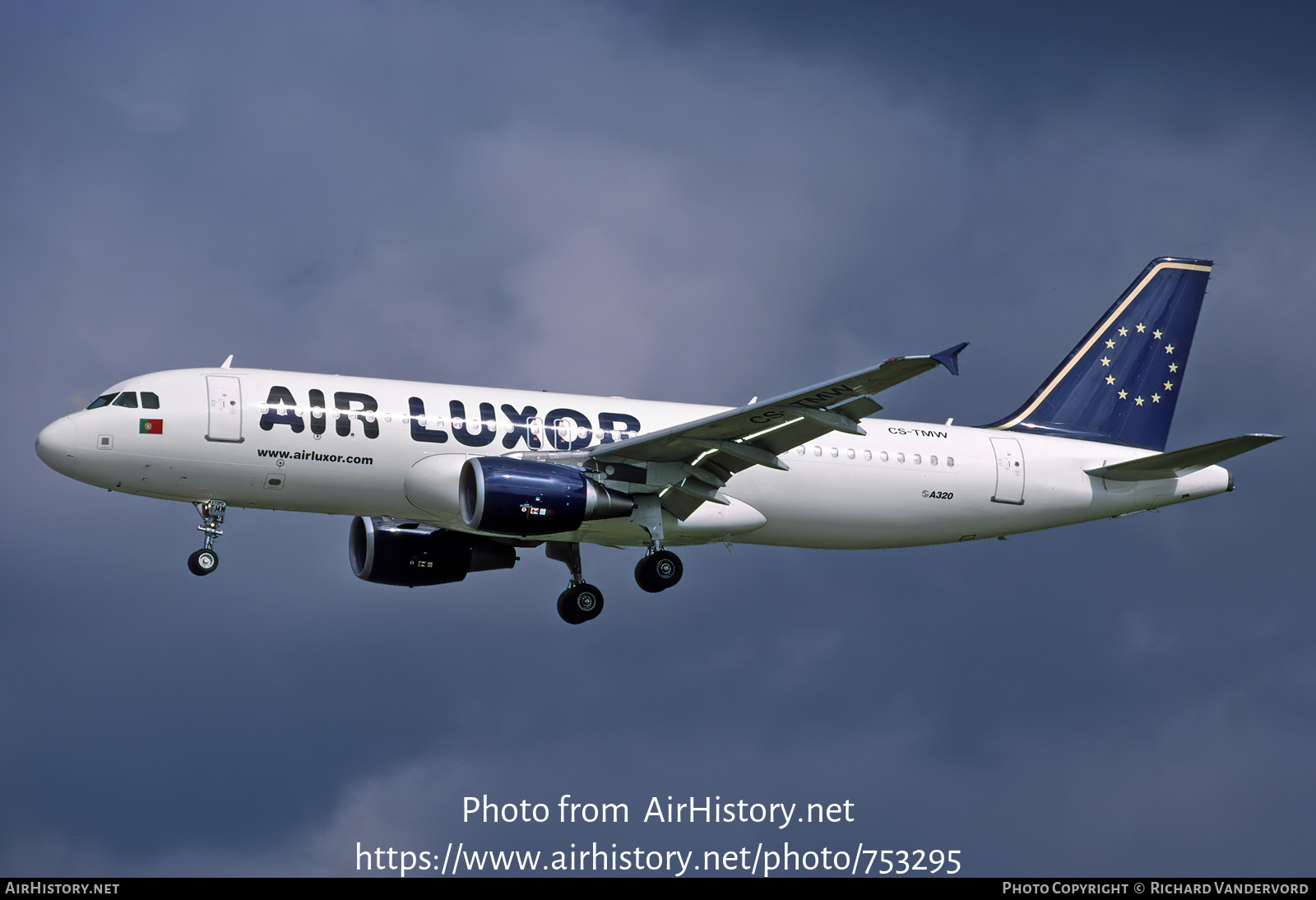 Aircraft Photo of CS-TMW | Airbus A320-214 | Air Luxor | AirHistory.net #753295