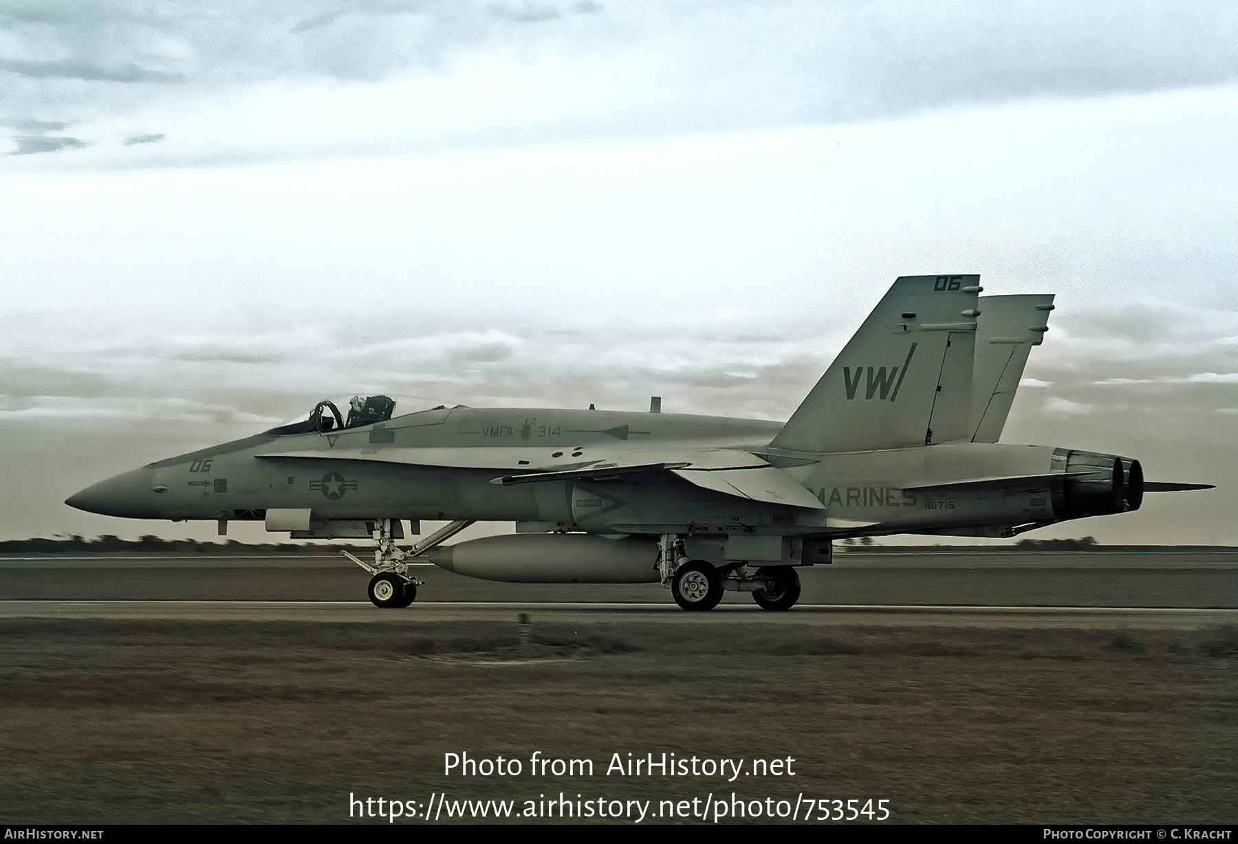 Aircraft Photo of 161715 | McDonnell Douglas F/A-18A Hornet | USA - Marines | AirHistory.net #753545