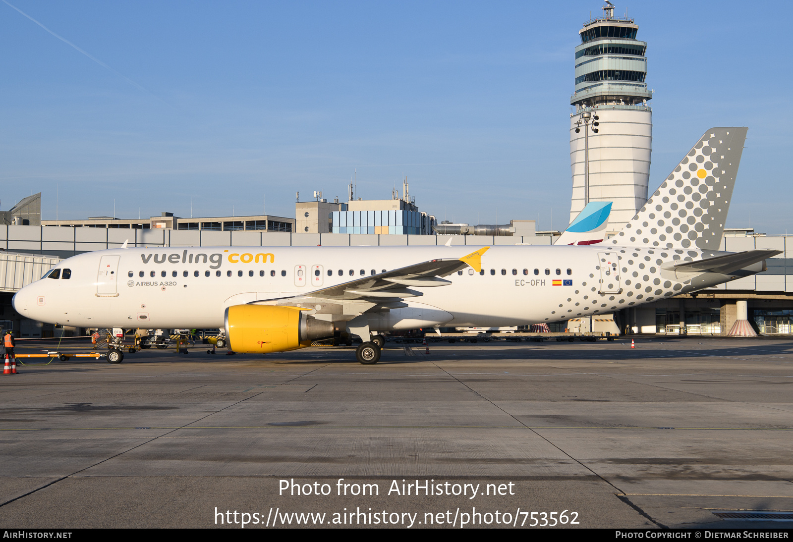 Aircraft Photo of EC-OFH | Airbus A320-216 | Vueling Airlines | AirHistory.net #753562