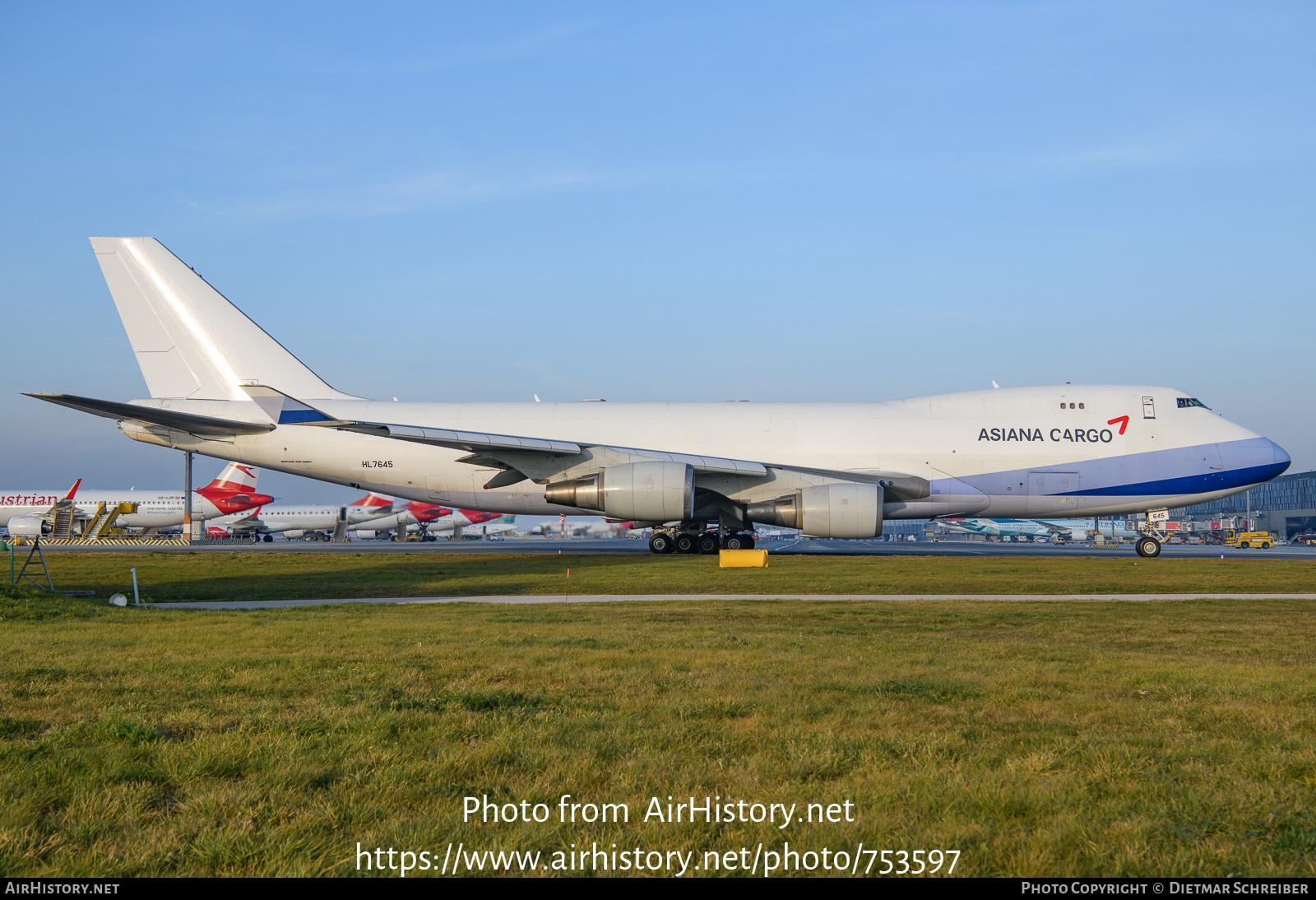 Aircraft Photo of HL7645 | Boeing 747-409F/SCD | Asiana Airlines Cargo | AirHistory.net #753597