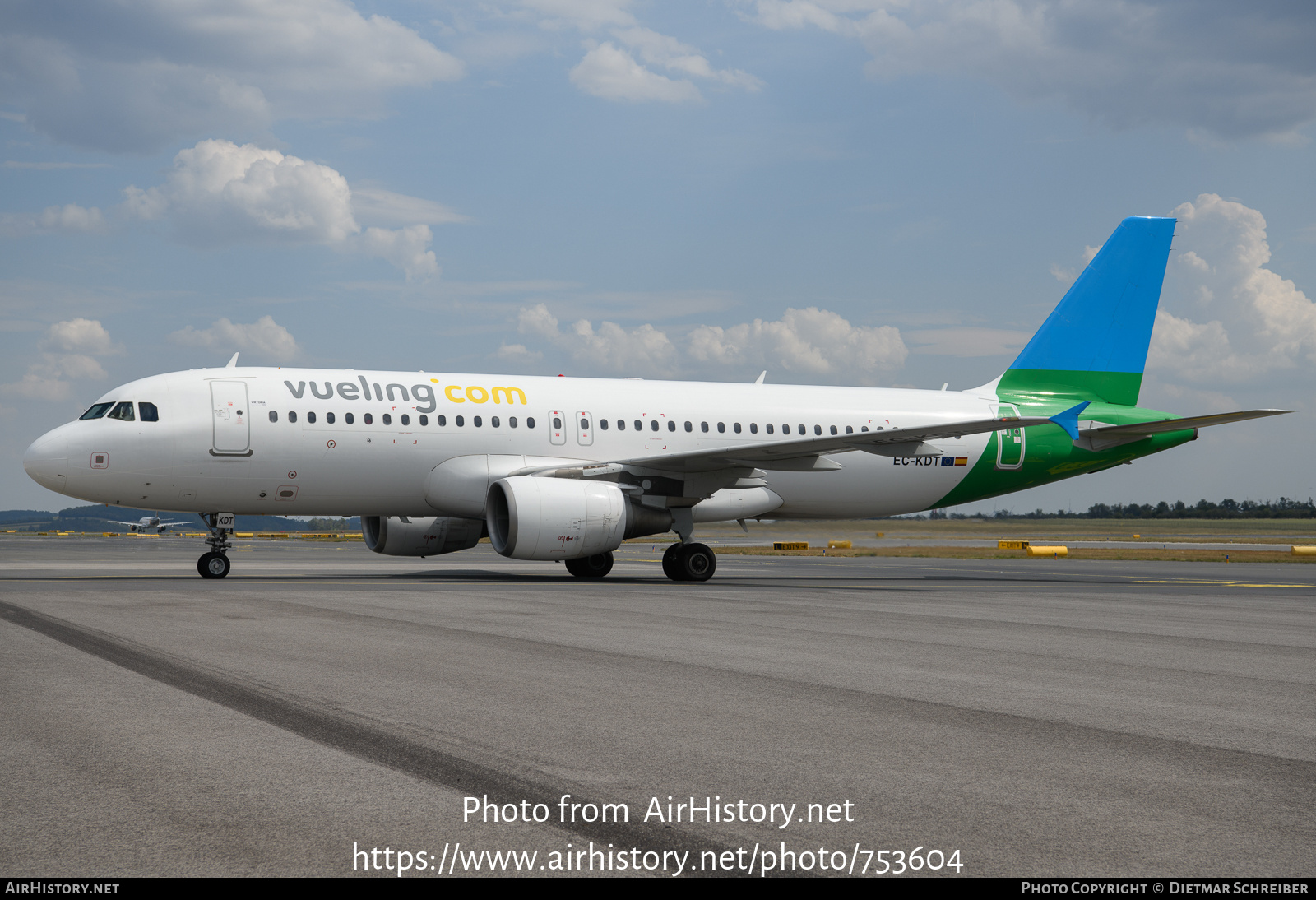 Aircraft Photo of EC-KDT | Airbus A320-216 | Vueling Airlines | AirHistory.net #753604