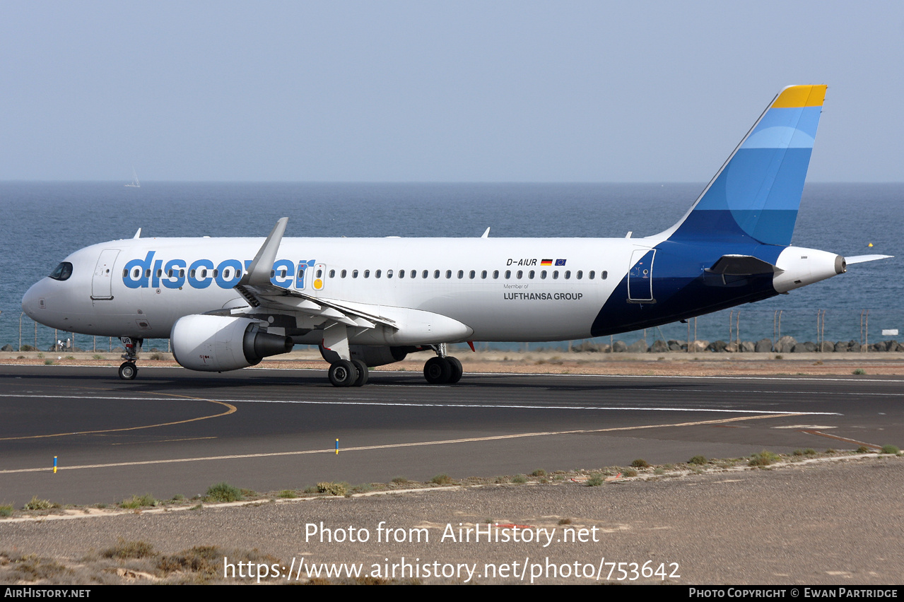 Aircraft Photo of D-AIUR | Airbus A320-214 | Discover Airlines | AirHistory.net #753642