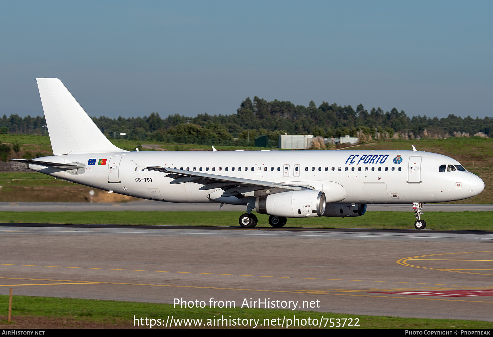 Aircraft Photo of CS-TSY | Airbus A320-232 | FC Porto | AirHistory.net #753722