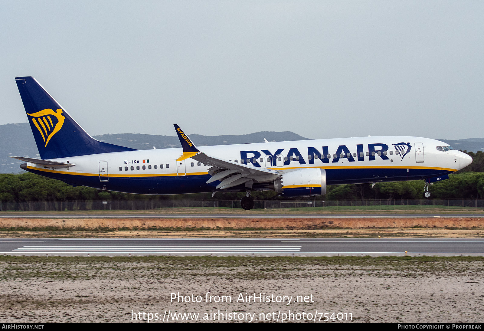 Aircraft Photo of EI-IKA | Boeing 737-8200 Max 200 | Ryanair | AirHistory.net #754011