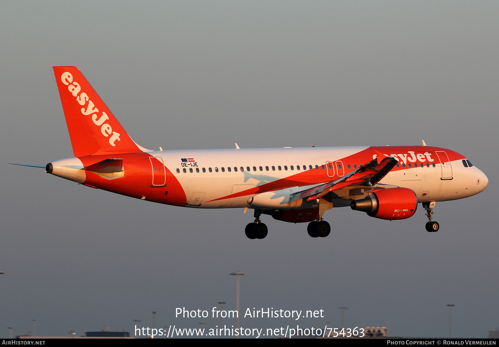 Aircraft Photo of OE-IJE | Airbus A320-214 | EasyJet | AirHistory.net #754363