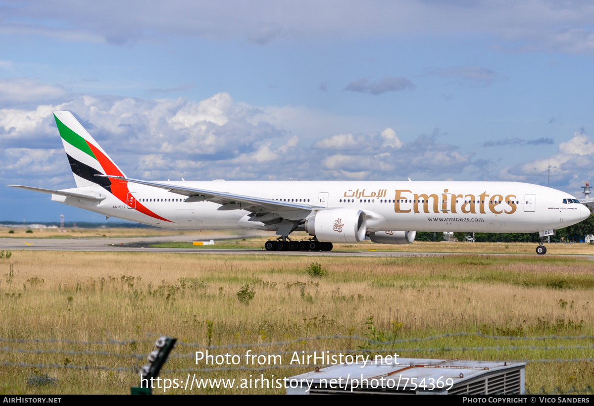 Aircraft Photo of A6-ECE | Boeing 777-31H/ER | Emirates | AirHistory.net #754369