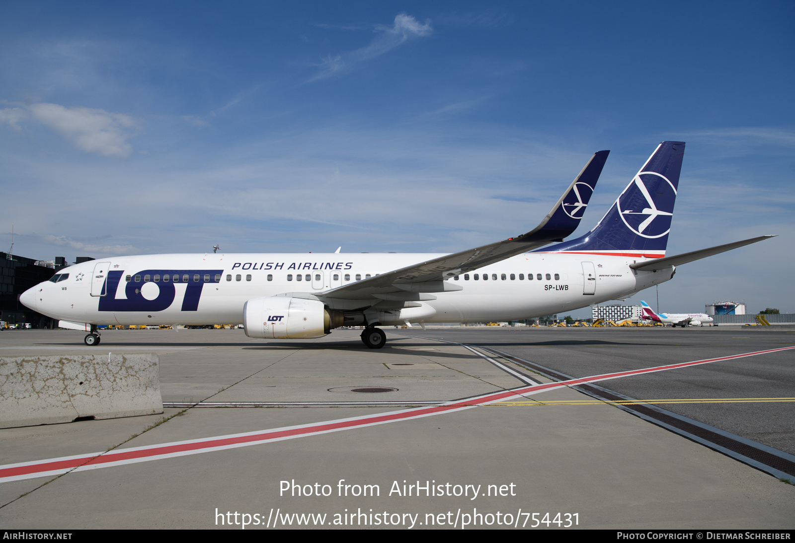 Aircraft Photo of SP-LWB | Boeing 737-89P | LOT Polish Airlines - Polskie Linie Lotnicze | AirHistory.net #754431