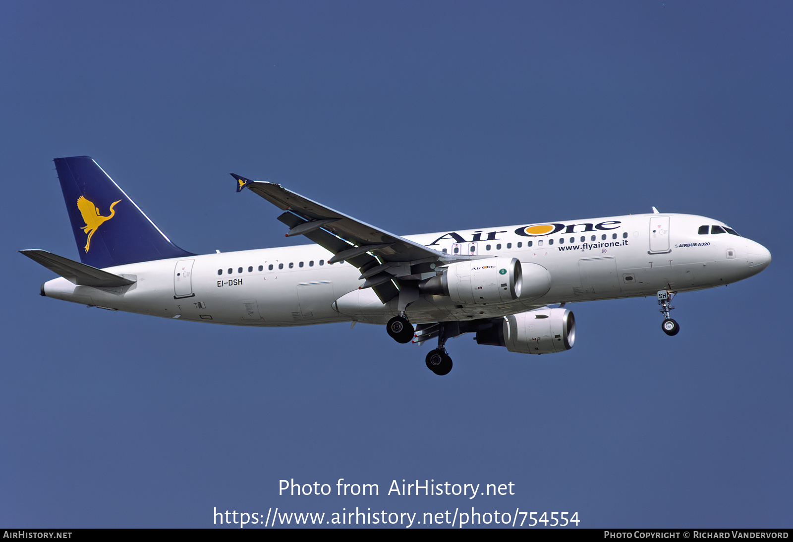 Aircraft Photo of EI-DSH | Airbus A320-216 | Air One | AirHistory.net #754554