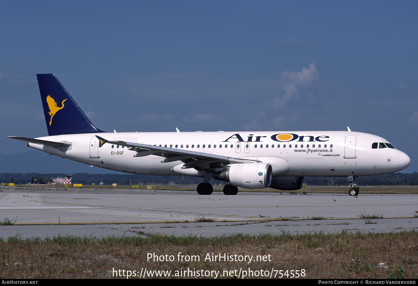 Aircraft Photo of EI-DSF | Airbus A320-216 | Air One | AirHistory.net #754558