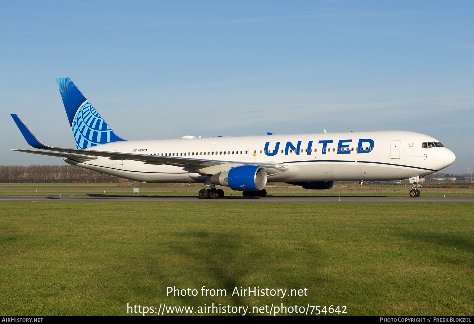 Aircraft Photo of N661UA | Boeing 767-322/ER | United Airlines | AirHistory.net #754642