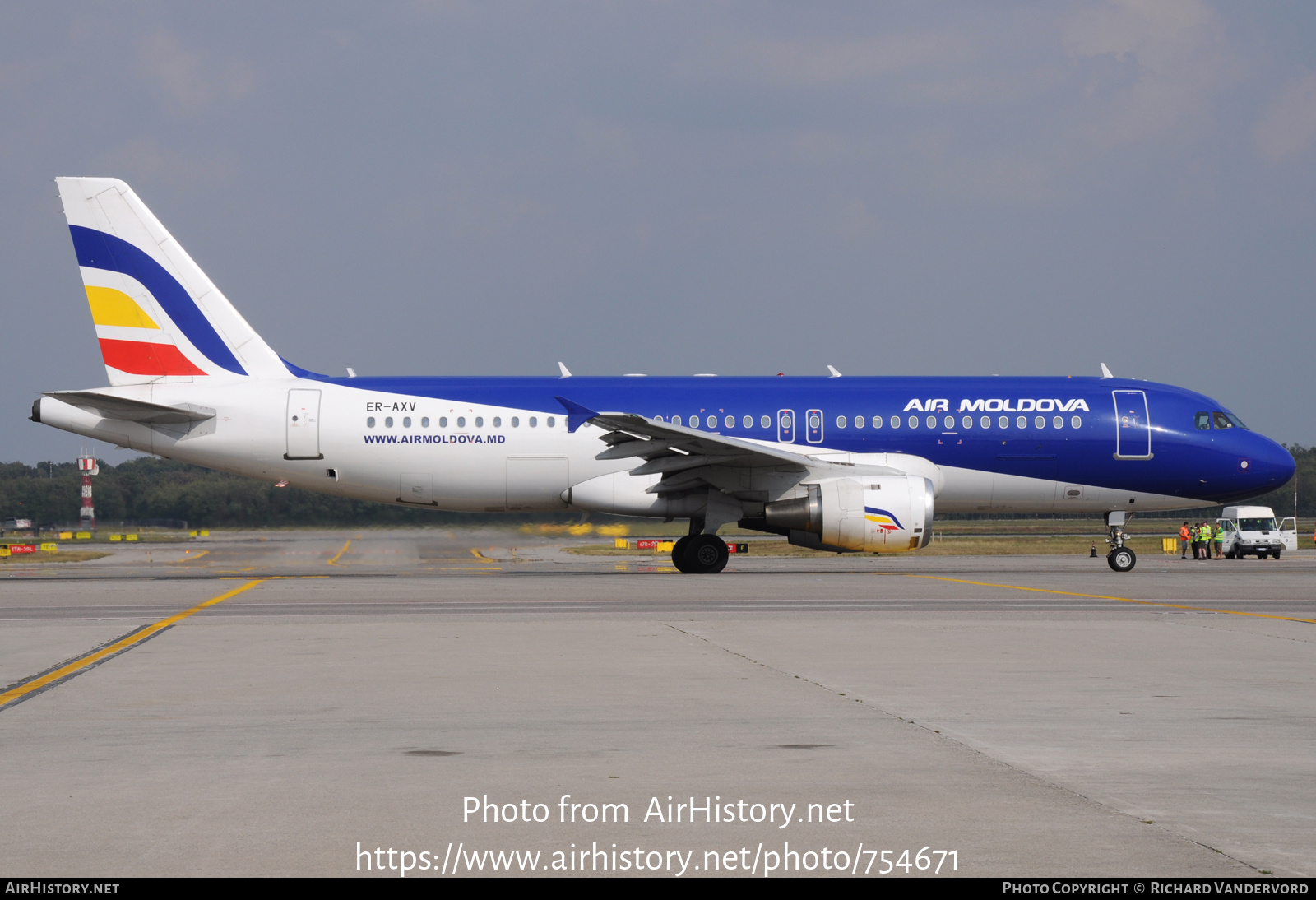 Aircraft Photo of ER-AXV | Airbus A320-211 | Air Moldova | AirHistory.net #754671