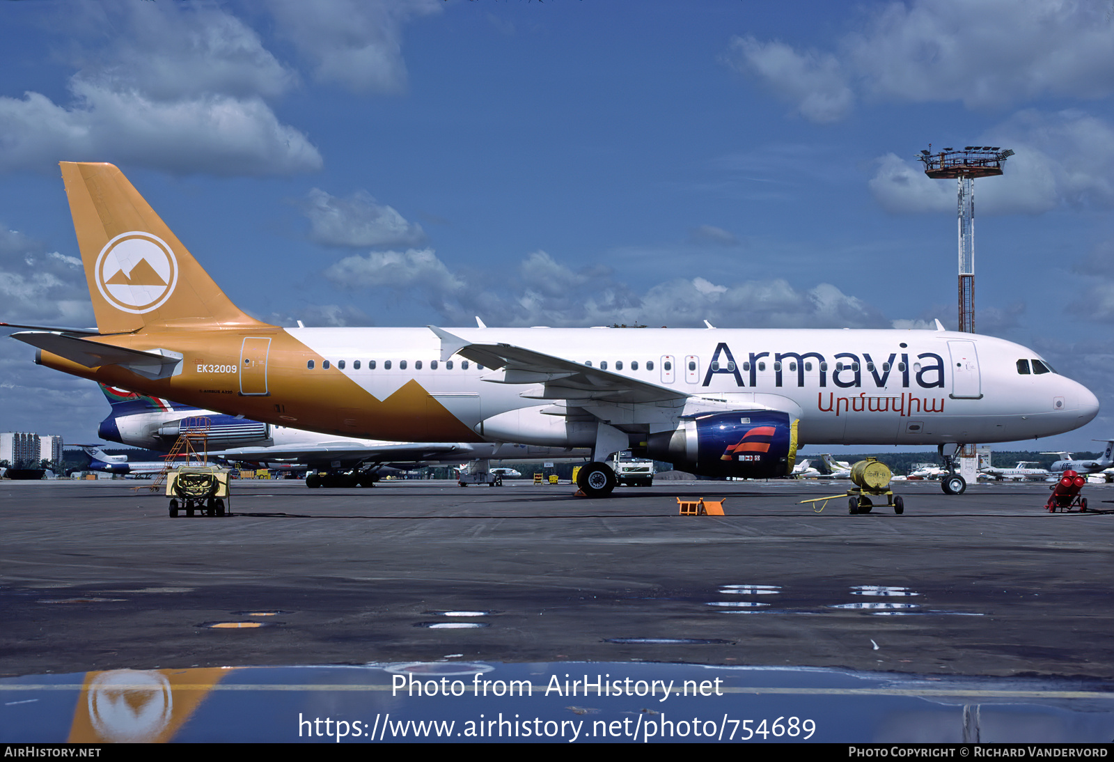 Aircraft Photo of EK32009 | Airbus A320-211 | Armavia | AirHistory.net #754689