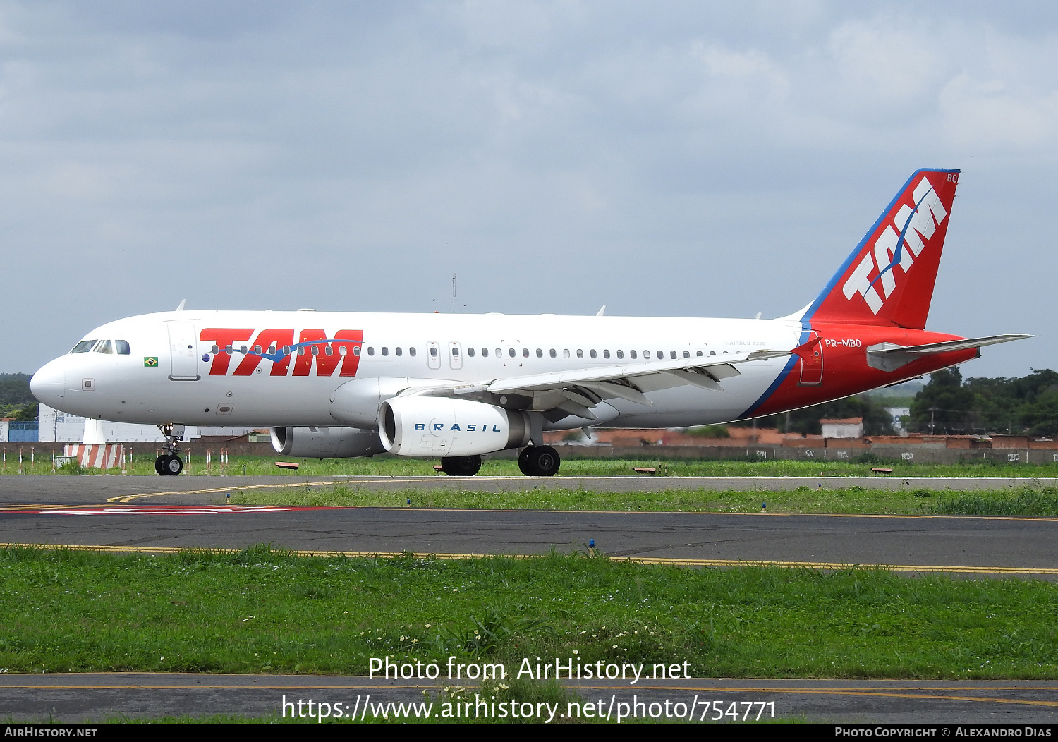 Aircraft Photo of PR-MBO | Airbus A320-232 | TAM Linhas Aéreas | AirHistory.net #754771