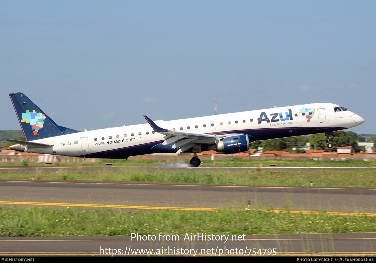 Aircraft Photo of PR-AYI | Embraer 195AR (ERJ-190-200IGW) | Azul Linhas Aéreas Brasileiras | AirHistory.net #754795