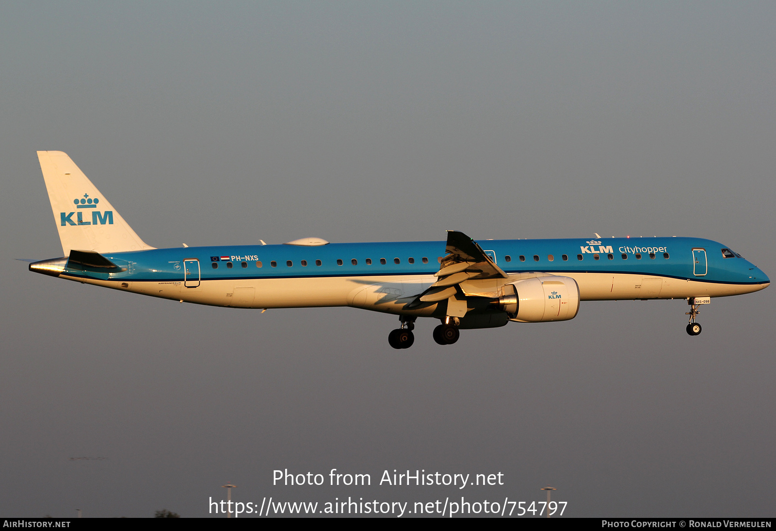 Aircraft Photo of PH-NXS | Embraer 195-E2 (ERJ-190-400) | KLM Cityhopper | AirHistory.net #754797