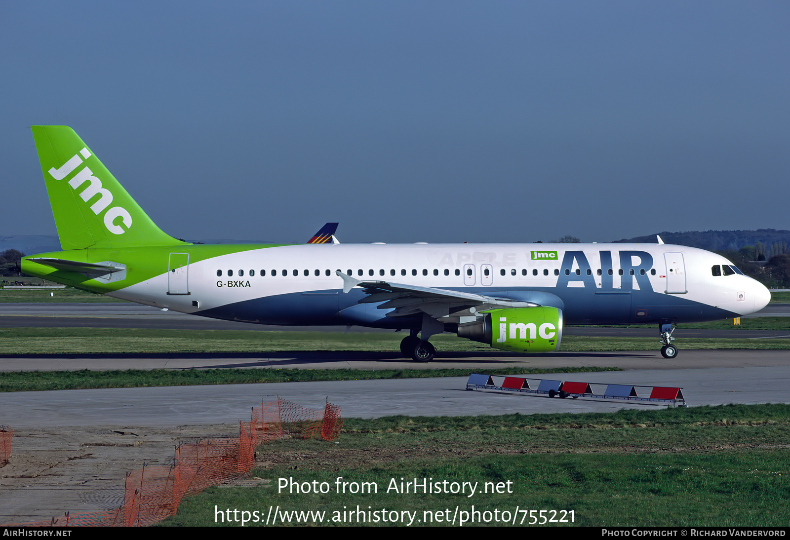 Aircraft Photo of G-BXKA | Airbus A320-214 | JMC Air | AirHistory.net #755221