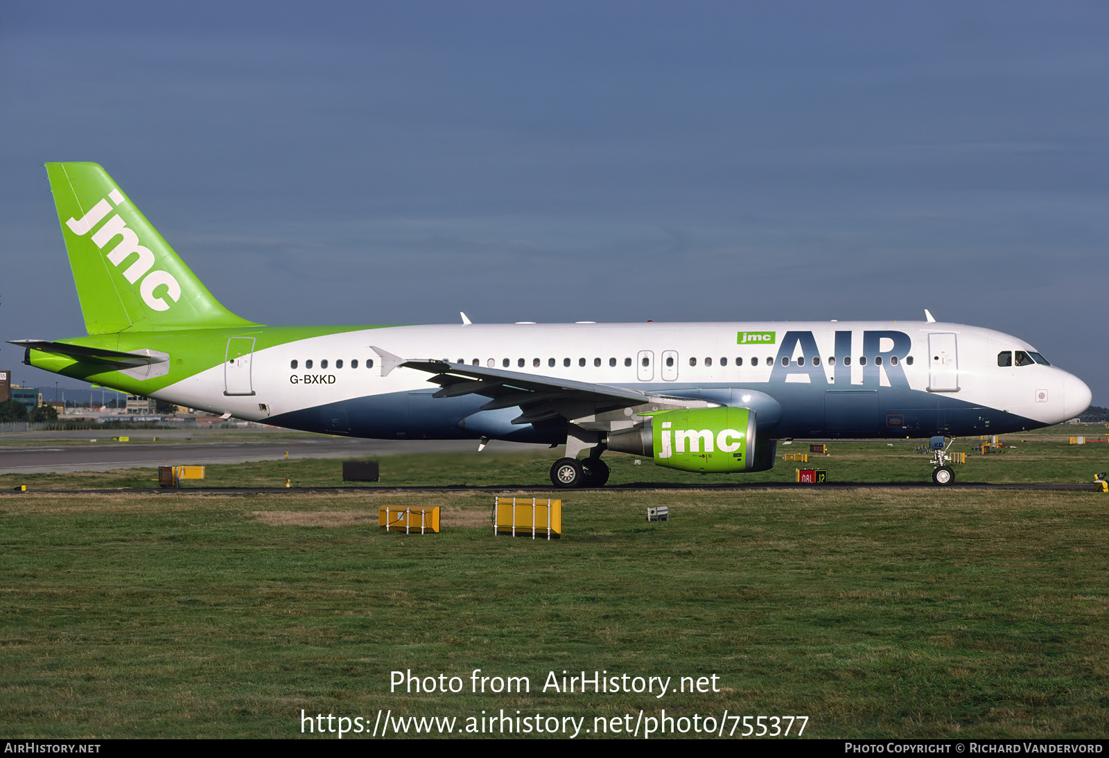 Aircraft Photo of G-BXKD | Airbus A320-214 | JMC Air | AirHistory.net #755377