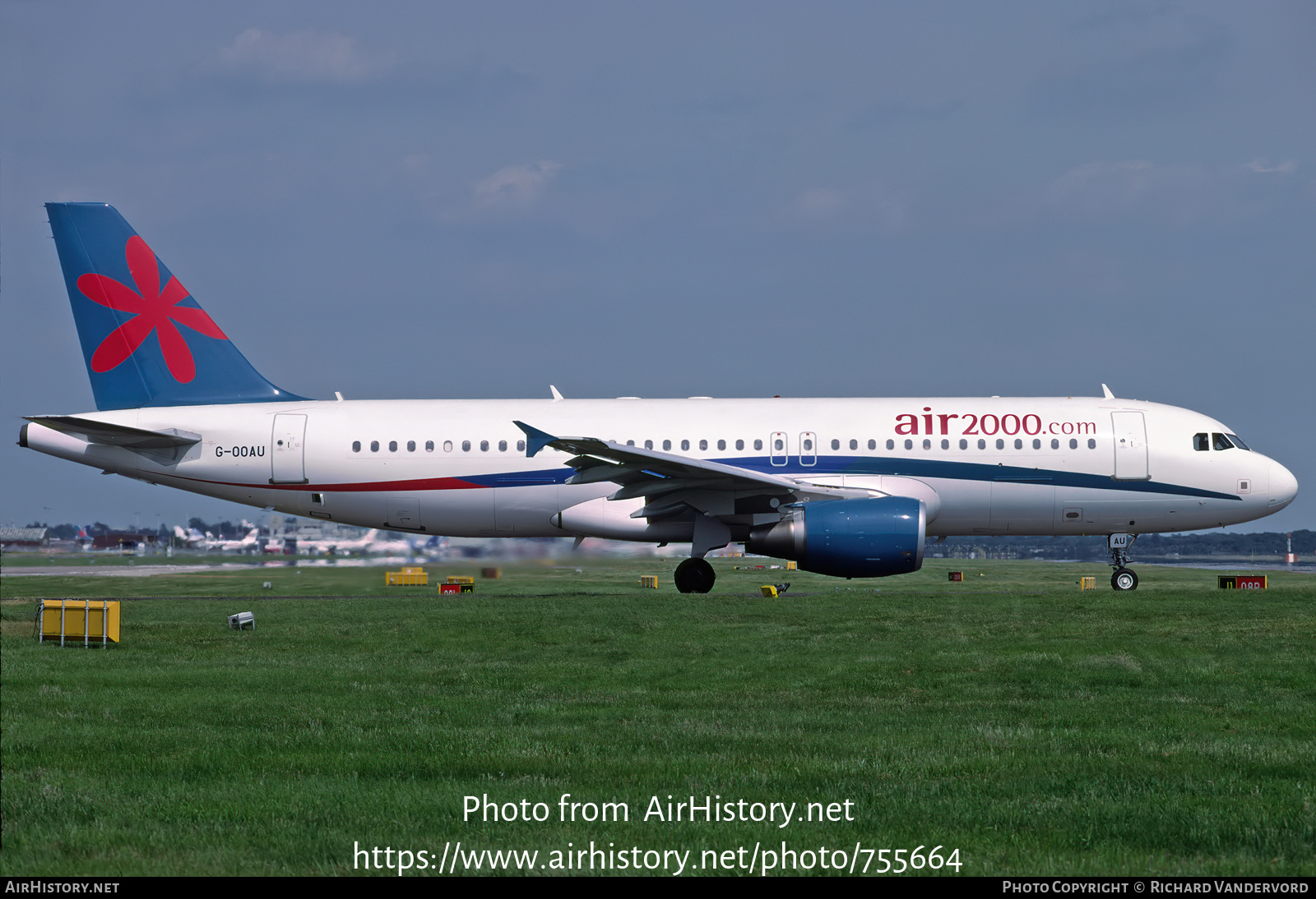 Aircraft Photo of G-OOAU | Airbus A320-214 | Air 2000 | AirHistory.net #755664