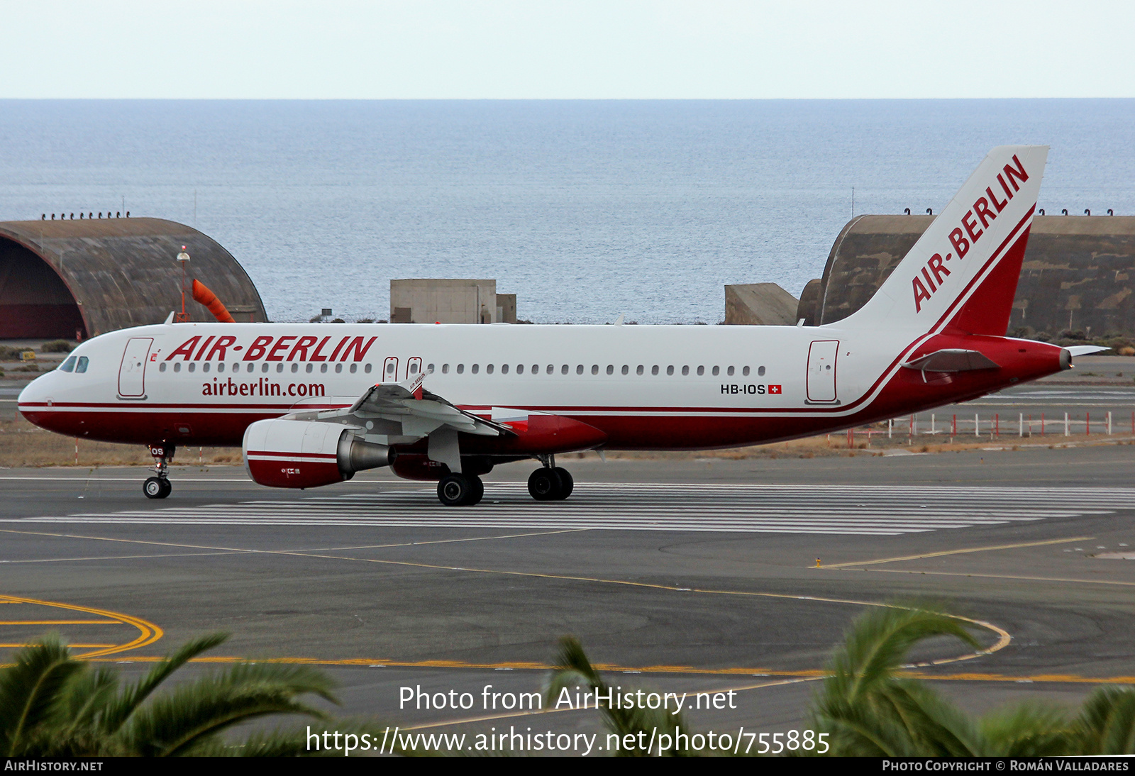 Aircraft Photo of HB-IOS | Airbus A320-214 | Air Berlin | AirHistory.net #755885