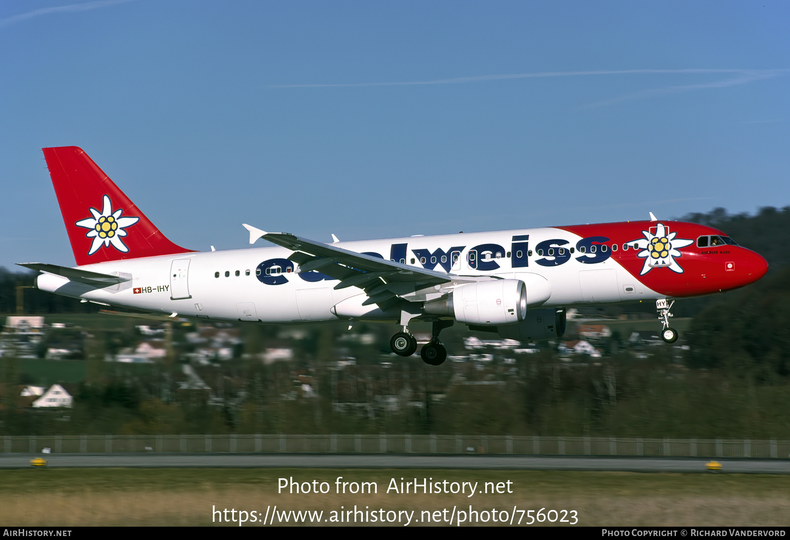 Aircraft Photo of HB-IHY | Airbus A320-214 | Edelweiss Air | AirHistory.net #756023