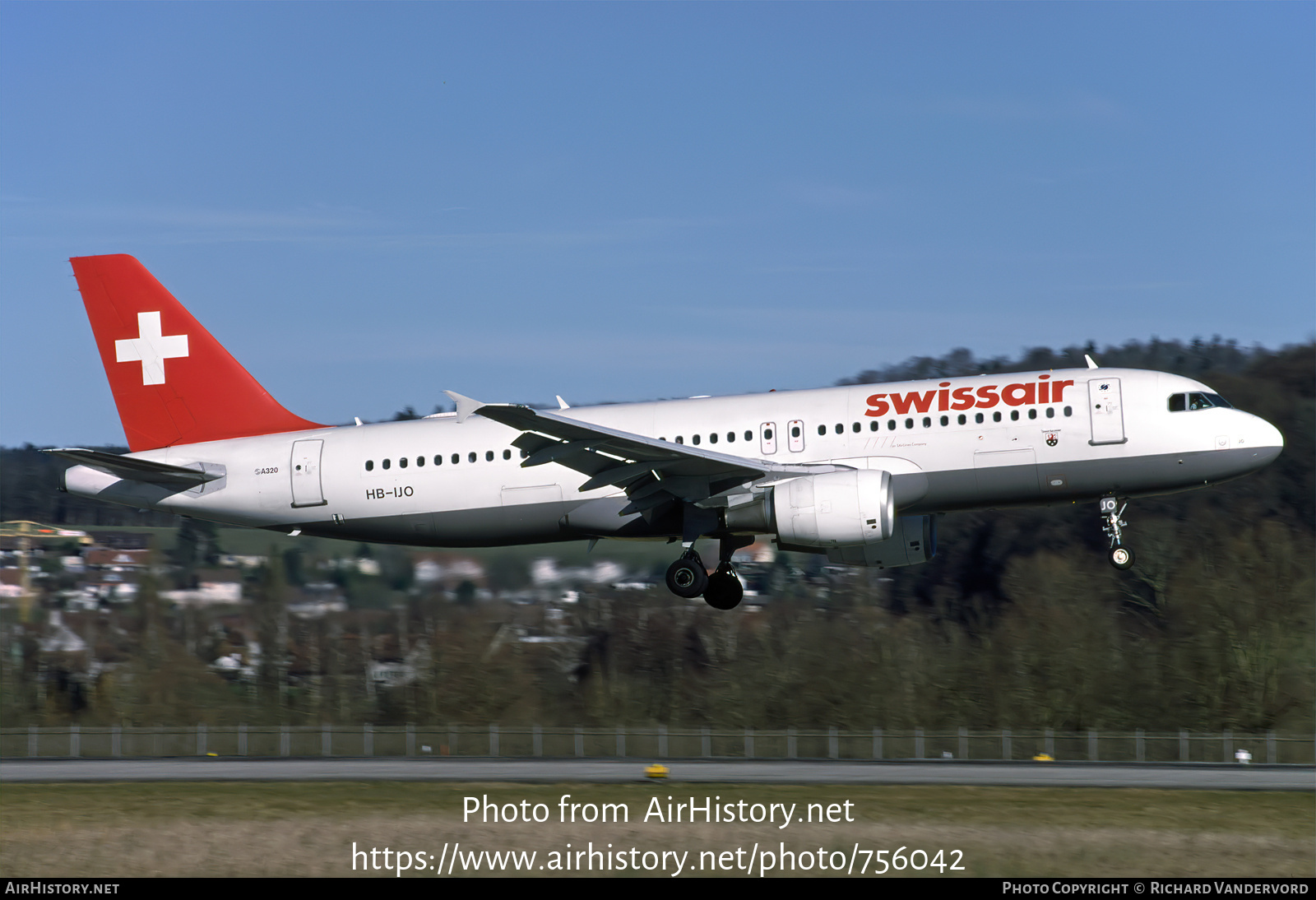 Aircraft Photo of HB-IJO | Airbus A320-214 | Swissair | AirHistory.net #756042