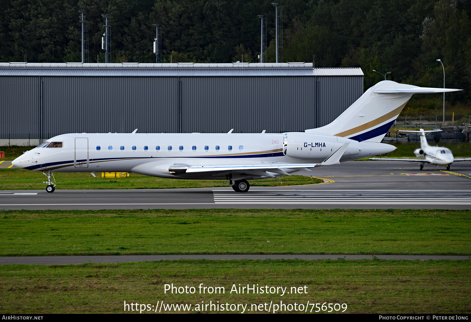 Aircraft Photo of G-LMHA | Bombardier Global 6500 (BD-700-1A10) | AirHistory.net #756509