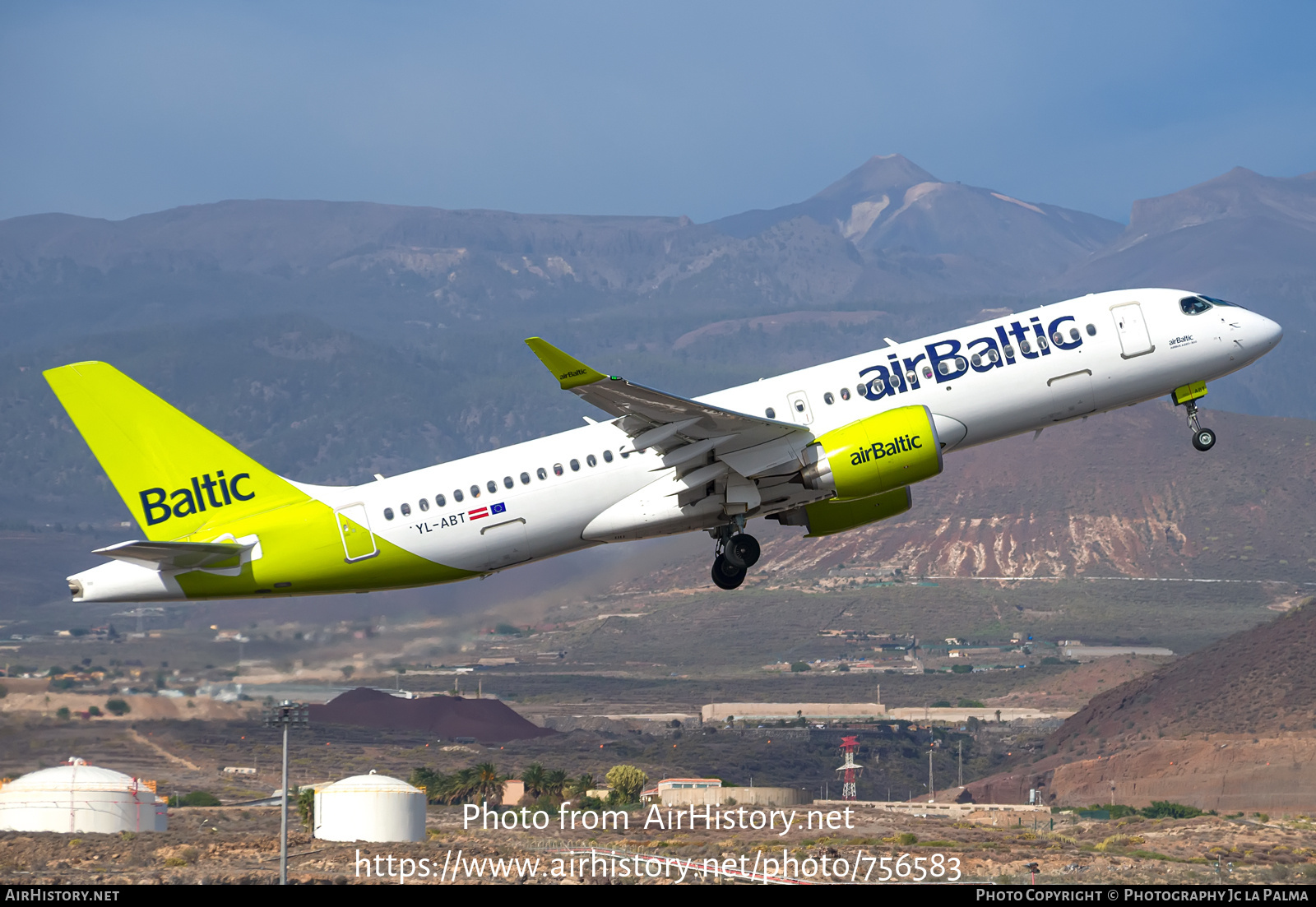 Aircraft Photo of YL-ABT | Airbus A220-371 (BD-500-1A11) | AirBaltic | AirHistory.net #756583