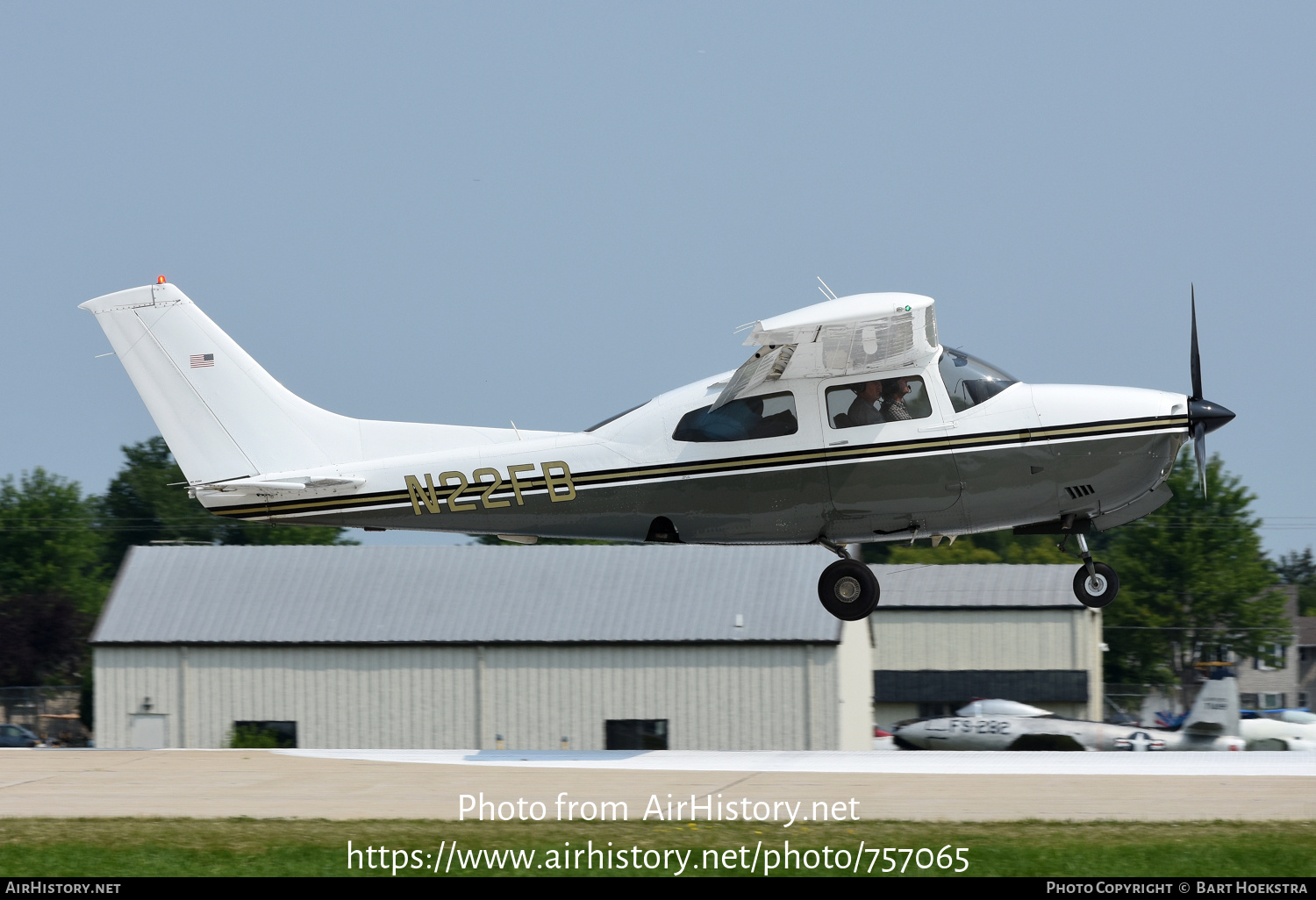 Aircraft Photo of N22FB | Cessna 210L | AirHistory.net #757065