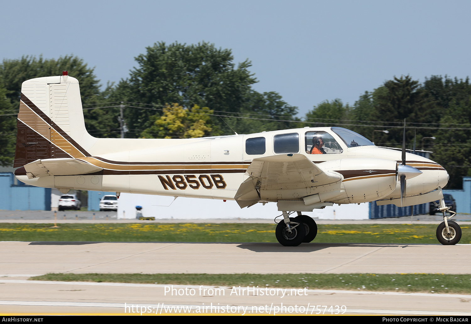 Aircraft Photo of N850B | Beech D50E Twin Bonanza | AirHistory.net #757439