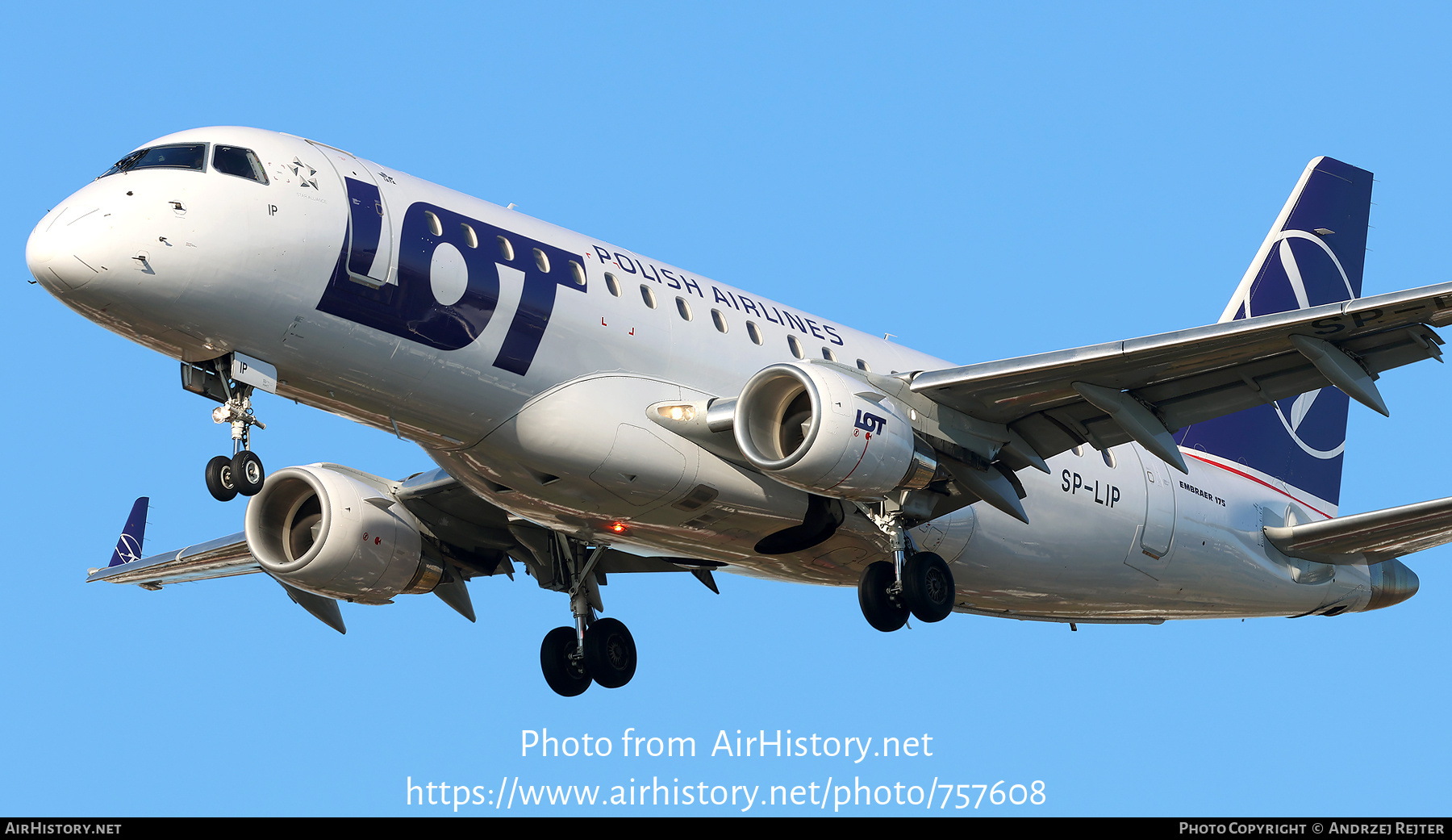 Aircraft Photo of SP-LIP | Embraer 175LR (ERJ-170-200LR) | LOT Polish Airlines - Polskie Linie Lotnicze | AirHistory.net #757608