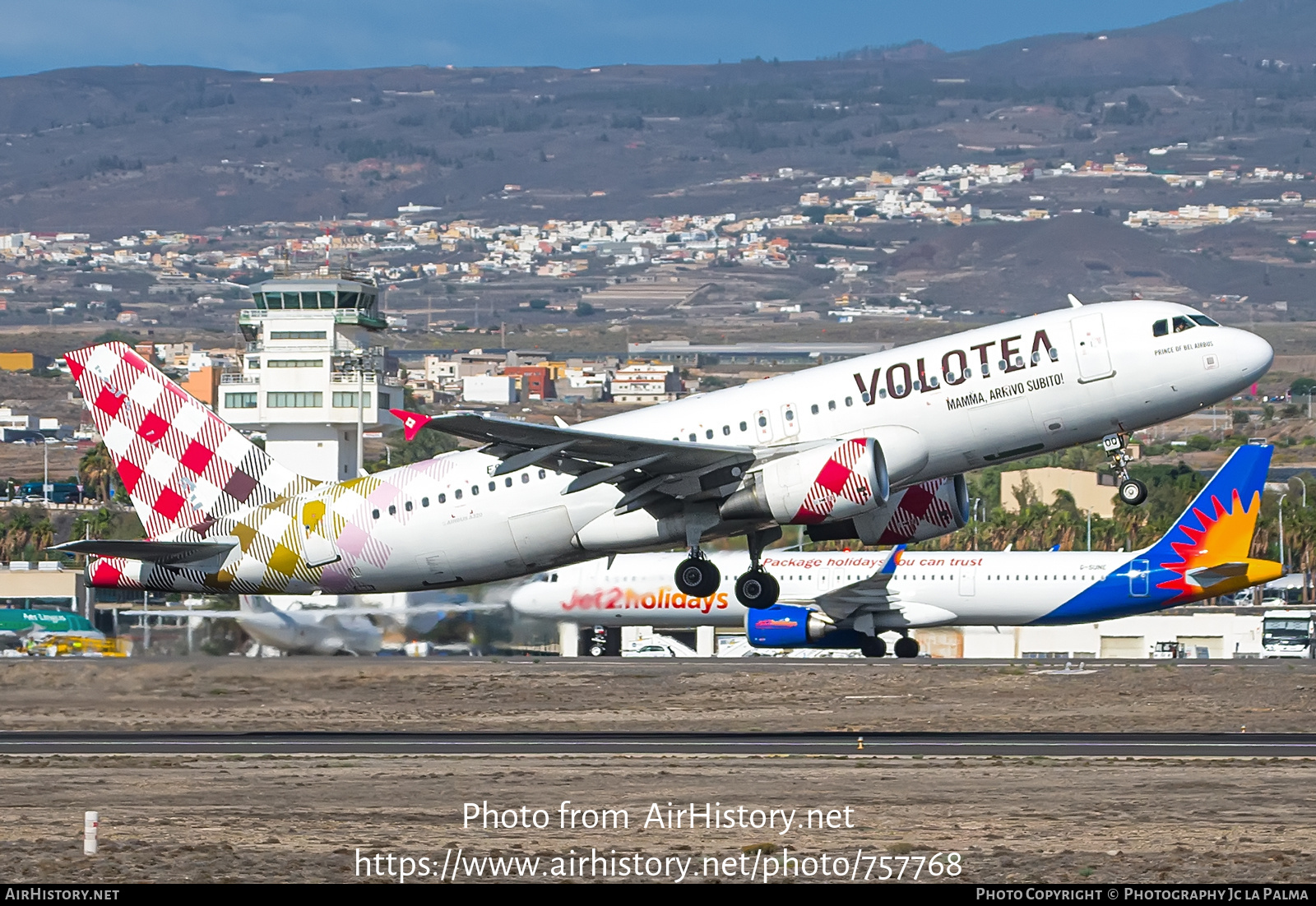 Aircraft Photo of EC-NOQ | Airbus A320-216 | Volotea | AirHistory.net #757768