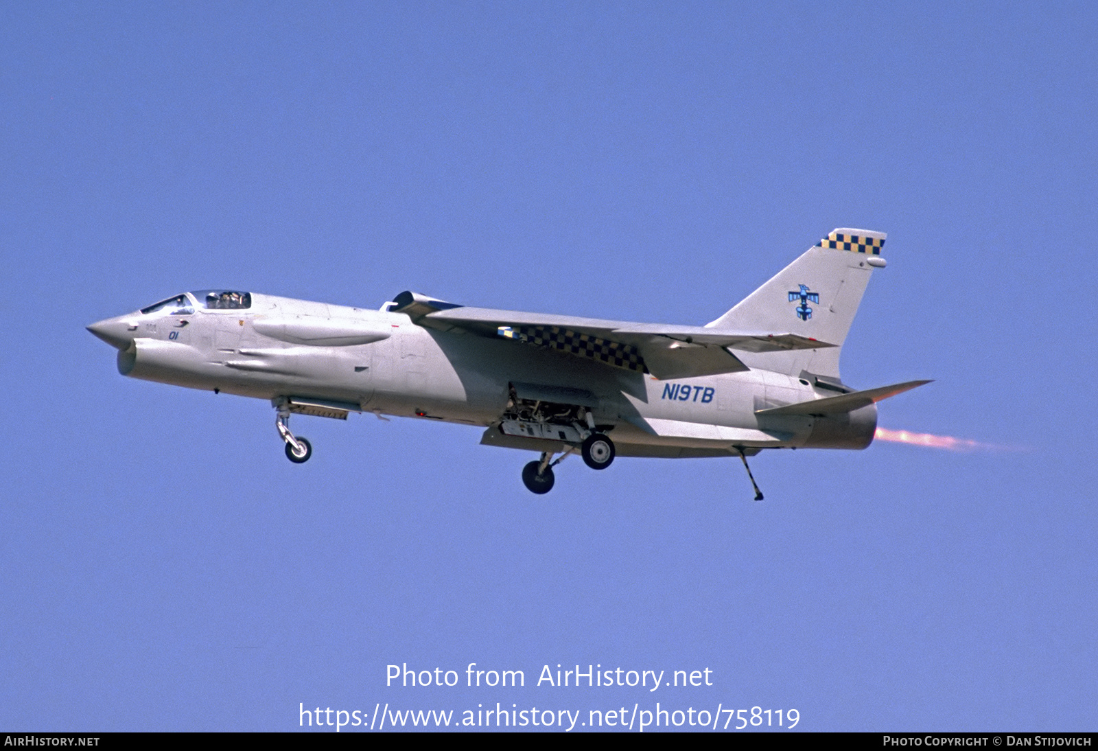 Aircraft Photo of N19TB | Vought F-8K Crusader | AirHistory.net #758119