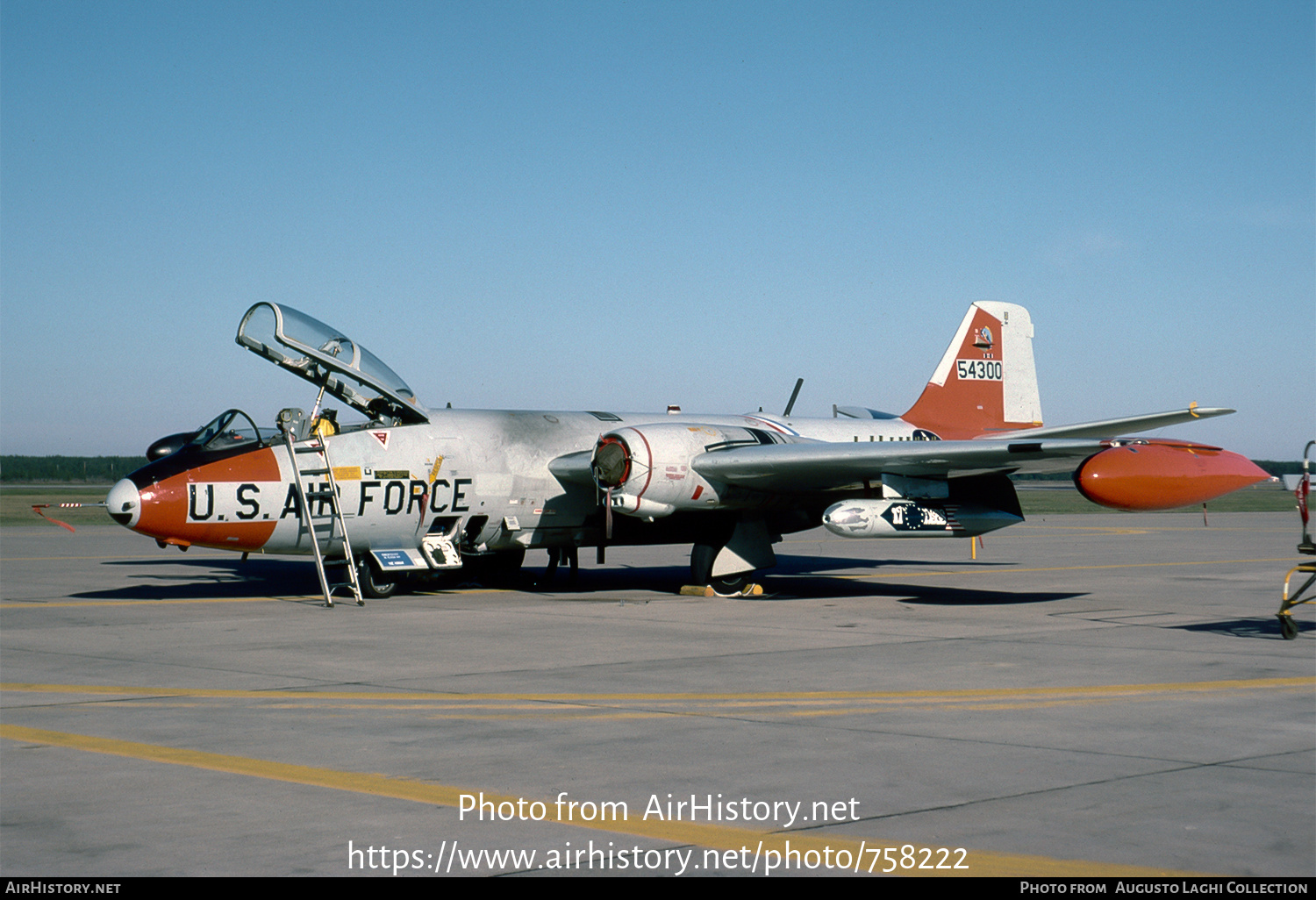 Aircraft Photo of 55-4300 / 54300 | Martin EB-57E Canberra | USA - Air Force | AirHistory.net #758222