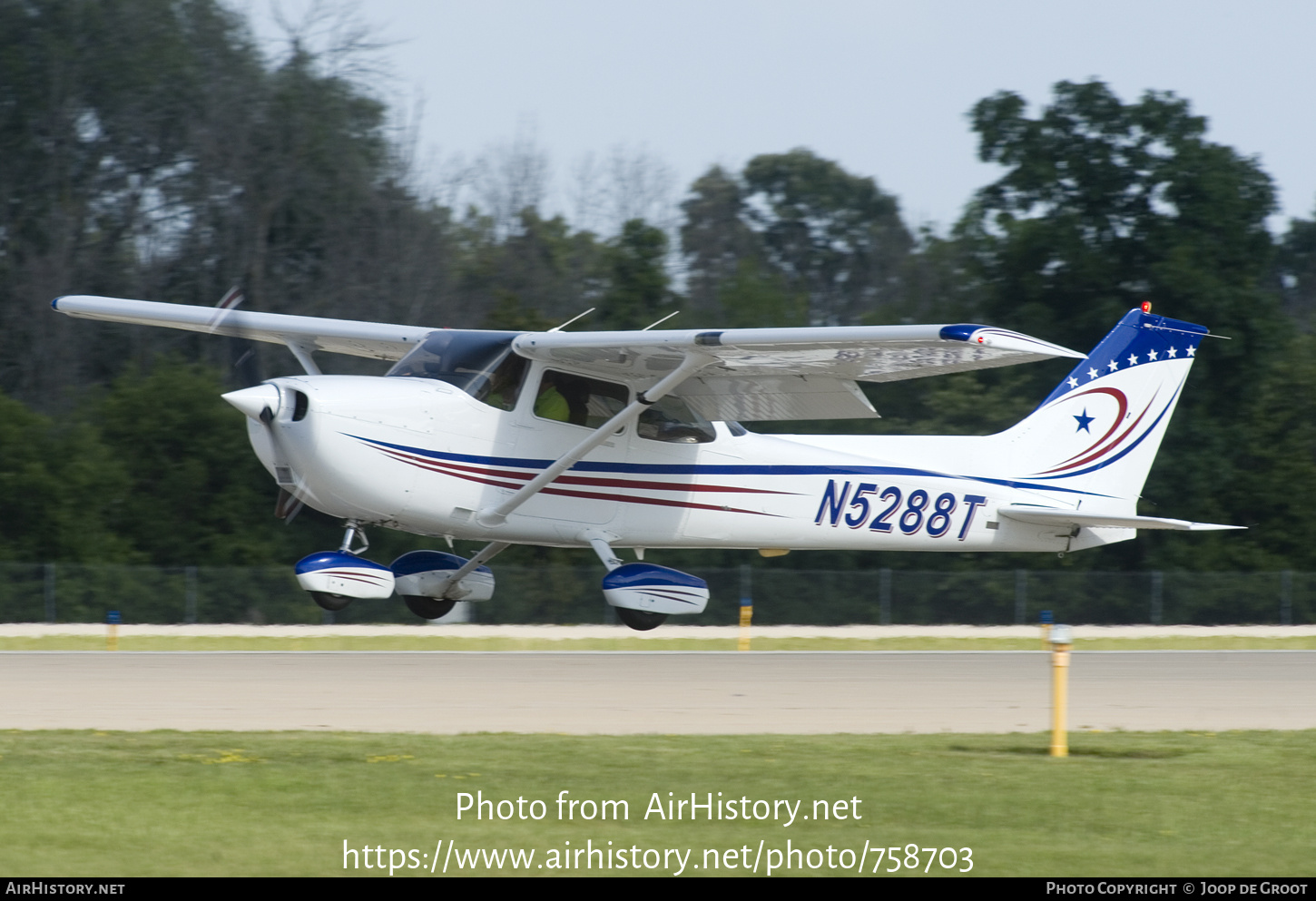 Aircraft Photo of N5288T | Cessna 172S Skyhawk | AirHistory.net #758703