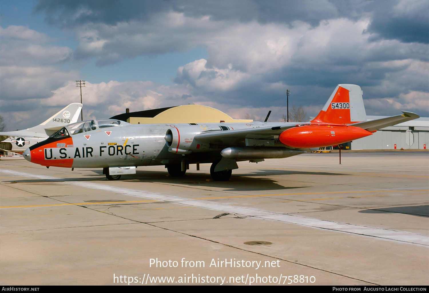 Aircraft Photo of 55-4300 / 54300 | Martin EB-57E Canberra | USA - Air Force | AirHistory.net #758810