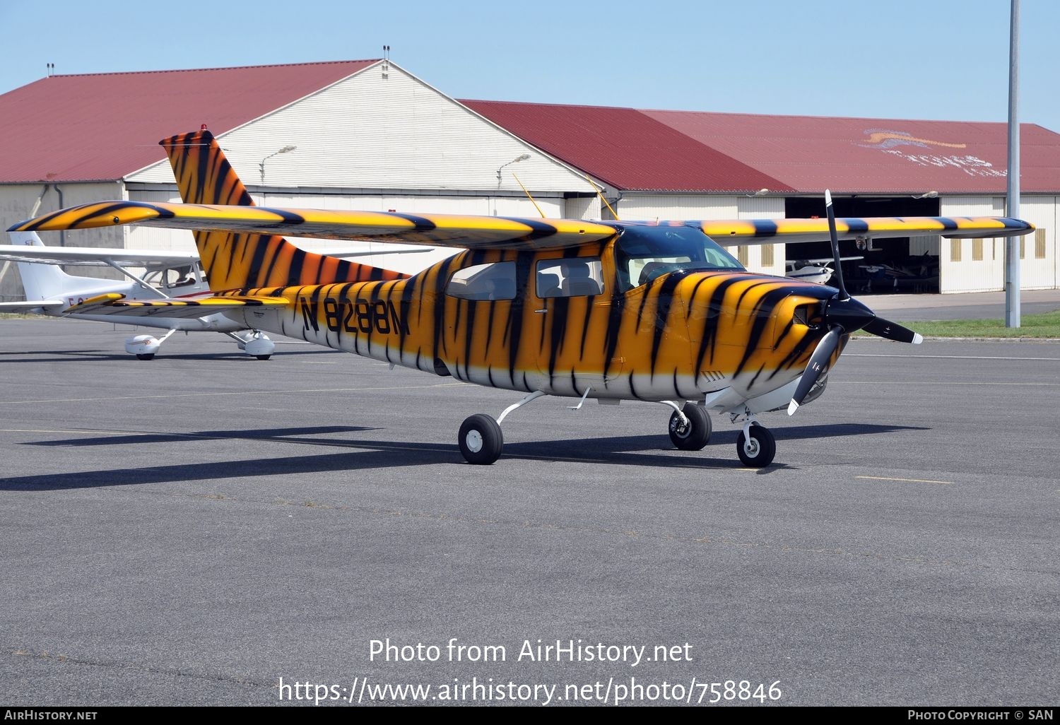 Aircraft Photo of N8288M | Cessna 210K Centurion | AirHistory.net #758846