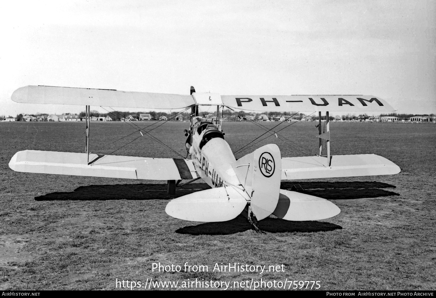 Aircraft Photo of PH-UAM | De Havilland D.H. 82A Tiger Moth | Rijksluchtvaartschool - RLS | AirHistory.net #759775