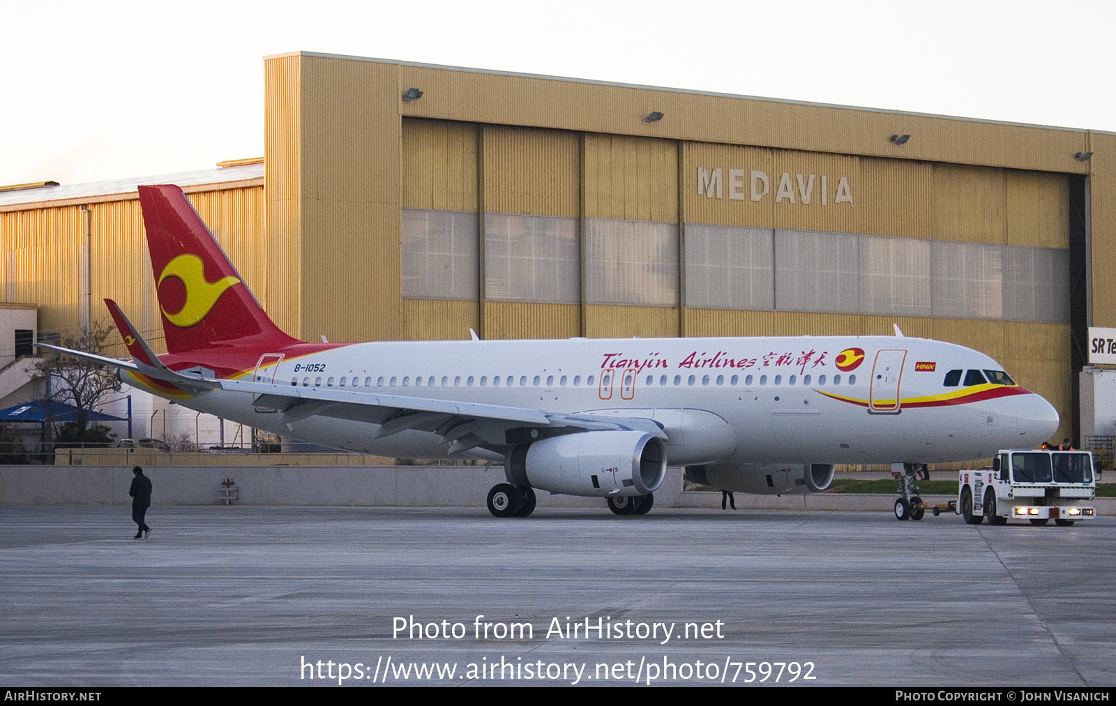 Aircraft Photo of B-1052 | Airbus A320-214 | Tianjin Airlines | AirHistory.net #759792