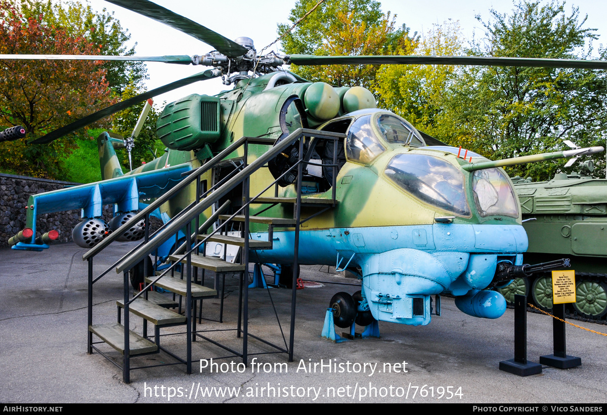 Aircraft Photo of 03 red | Mil Mi-24V | Soviet Union - Air Force | AirHistory.net #761954