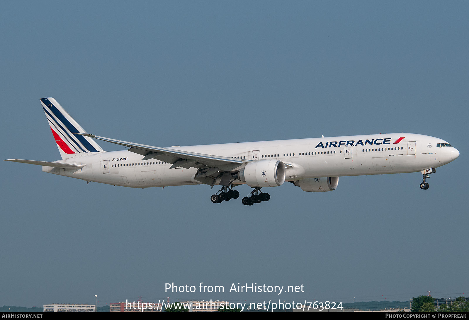 Aircraft Photo of F-GZNG | Boeing 777-328/ER | Air France | AirHistory.net #763824