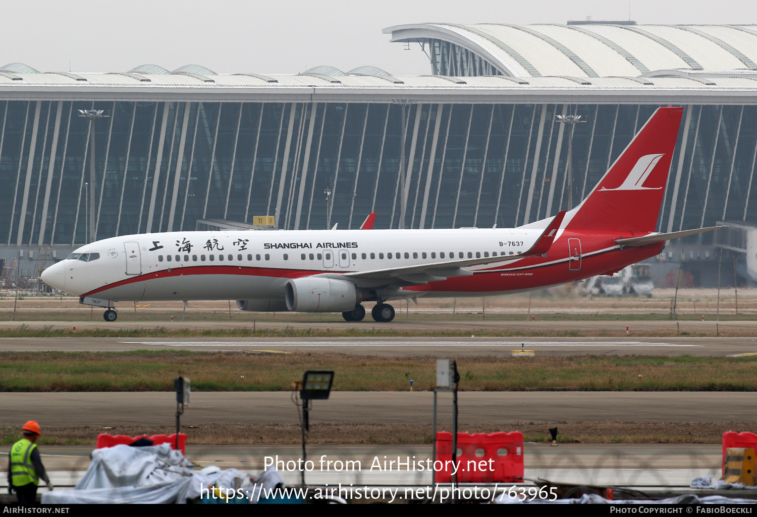 Aircraft Photo of B-7637 | Boeing 737-89P | Shanghai Airlines | AirHistory.net #763965