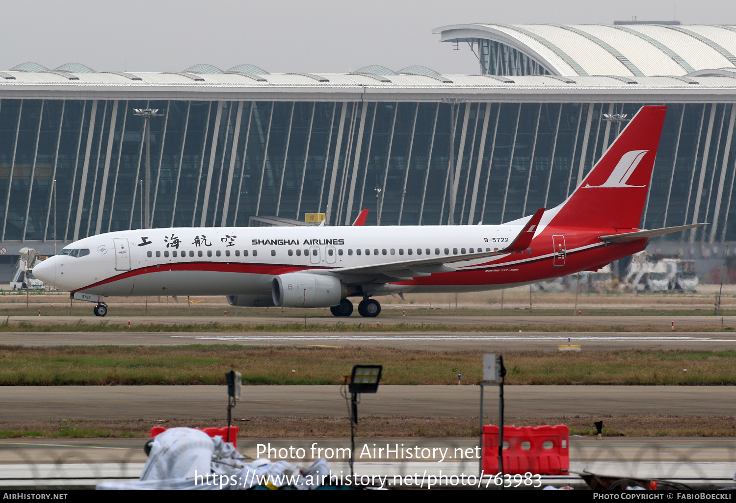 Aircraft Photo of B-5722 | Boeing 737-89P | Shanghai Airlines | AirHistory.net #763983