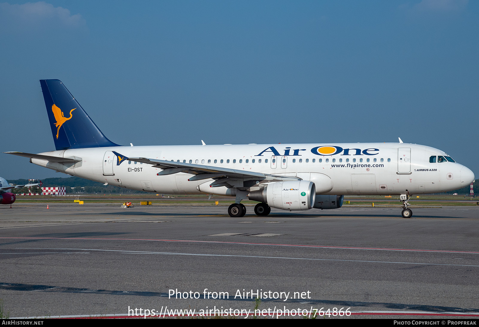 Aircraft Photo of EI-DST | Airbus A320-216 | Air One | AirHistory.net #764866